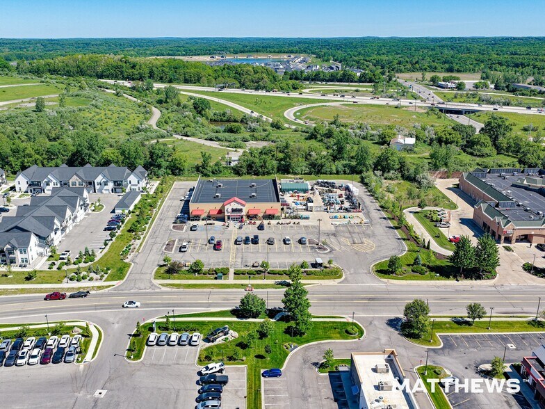 57184 Lyon Center Dr, New Hudson, MI à vendre - Photo de l’immeuble – Image 2 sur 6