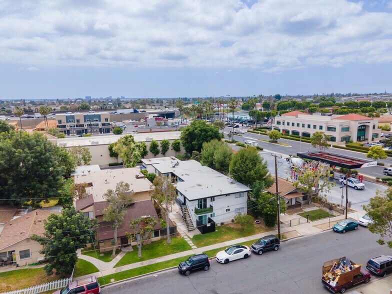 1032 Bonita St, Tustin, CA à vendre - Photo de l’immeuble – Image 3 sur 17