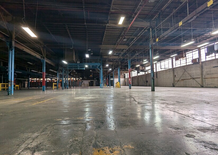 4850 S Kilbourn Ave, Chicago, IL à vendre - Photo intérieure – Image 2 sur 10