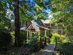 447 Lily Pad Ln, Flat Rock, NC à louer Photo intérieure– Image 1 sur 49