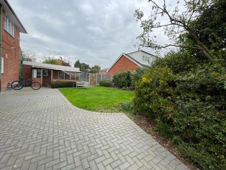21 Station Rd, Studley à vendre - Photo de l’immeuble – Image 3 sur 6