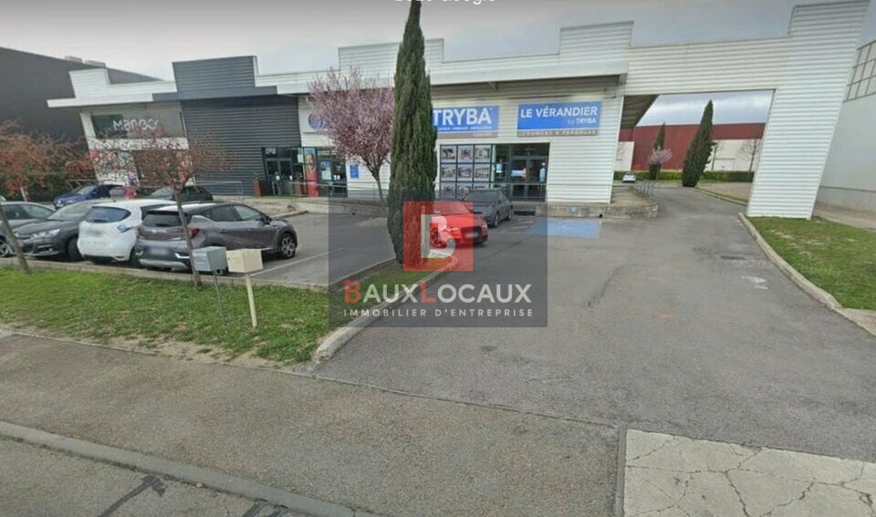 Local commercial dans Nîmes à louer - Photo de l’immeuble – Image 1 sur 2