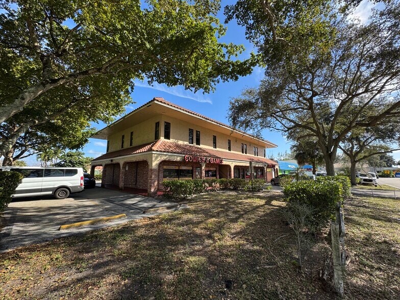 7710 NW 56th Way, Pompano Beach, FL à louer - Photo de l’immeuble – Image 2 sur 11