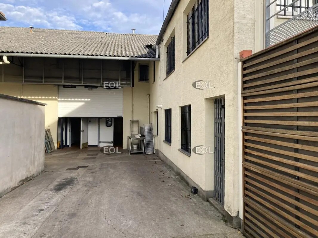 Local d'activités dans Villejuif à vendre Photo de l’immeuble– Image 1 sur 17