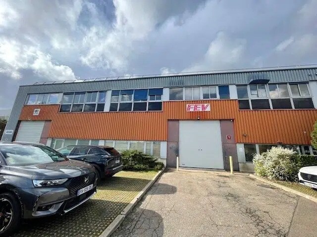 Bureau dans Trappes à louer - Photo de l’immeuble – Image 1 sur 8