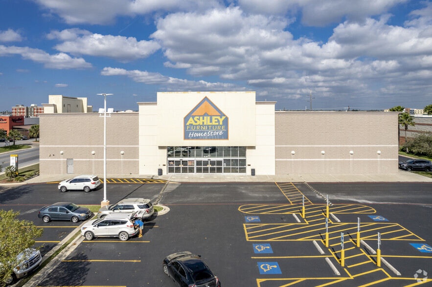 3000 Pablo Kisel Blvd, Brownsville, TX à louer - Photo de l’immeuble – Image 3 sur 19