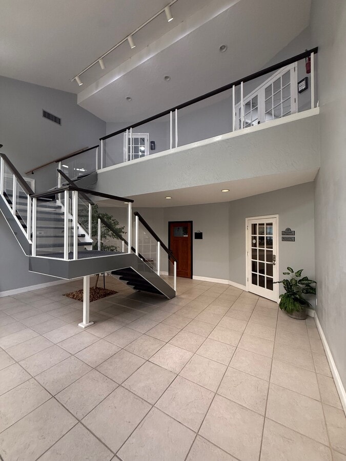 2841 Executive Dr, Clearwater, FL 33762 - Lot 200 -  - Hall d’entrée - Image 1 of 6