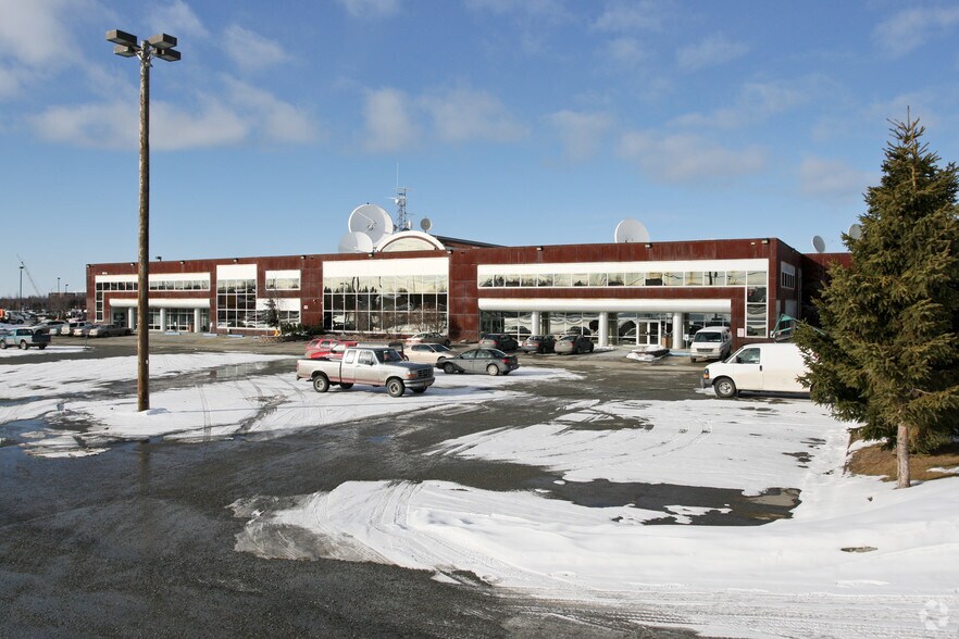 701 E Tudor Rd, Anchorage, AK à louer - Photo de l’immeuble – Image 2 sur 6