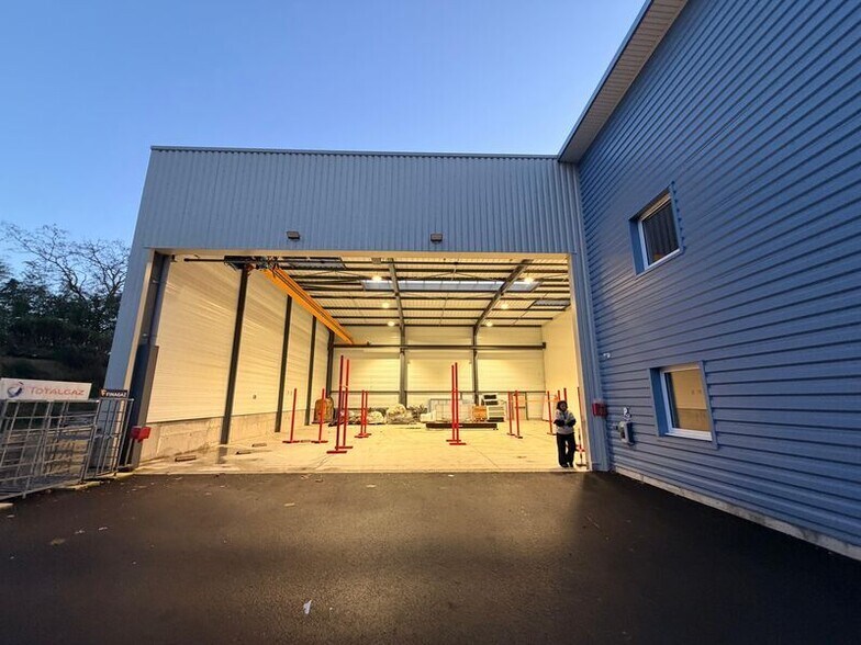 Local d’activités dans Béligneux à louer - Photo de l’immeuble – Image 3 sur 15