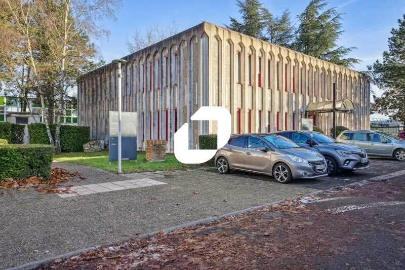 Local d'activités dans Les Ulis à vendre - Photo de l’immeuble – Image 1 sur 10