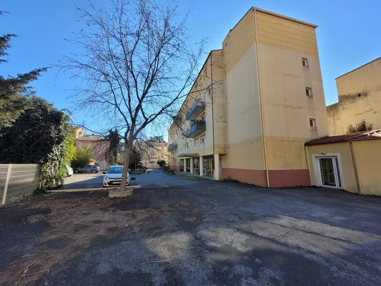 Local d'activités dans Alès à vendre - Photo de l’immeuble – Image 2 sur 38