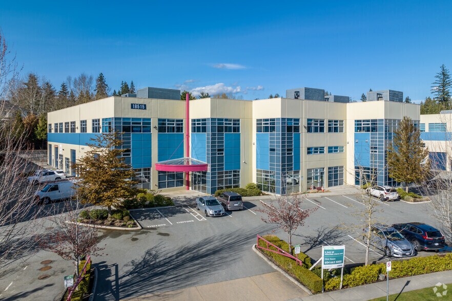 18515 53rd Ave, Surrey, BC à louer - Photo principale – Image 1 sur 15