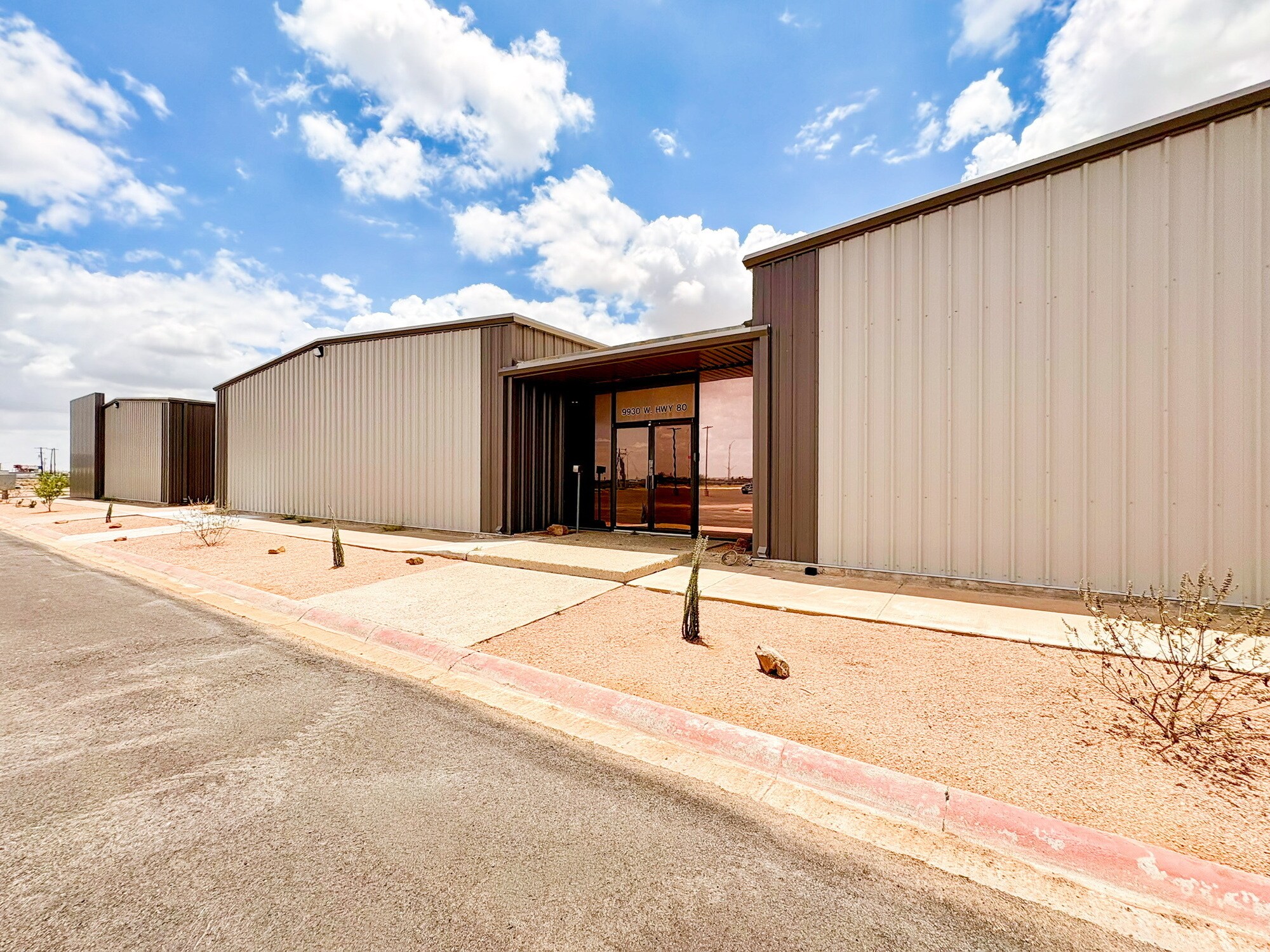 9930 W Highway 80, Midland, TX à louer Photo de l’immeuble– Image 1 sur 23