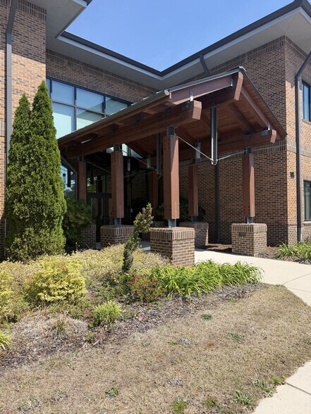 185 Grant St, West End, NC à vendre - Photo de l’immeuble – Image 2 sur 15
