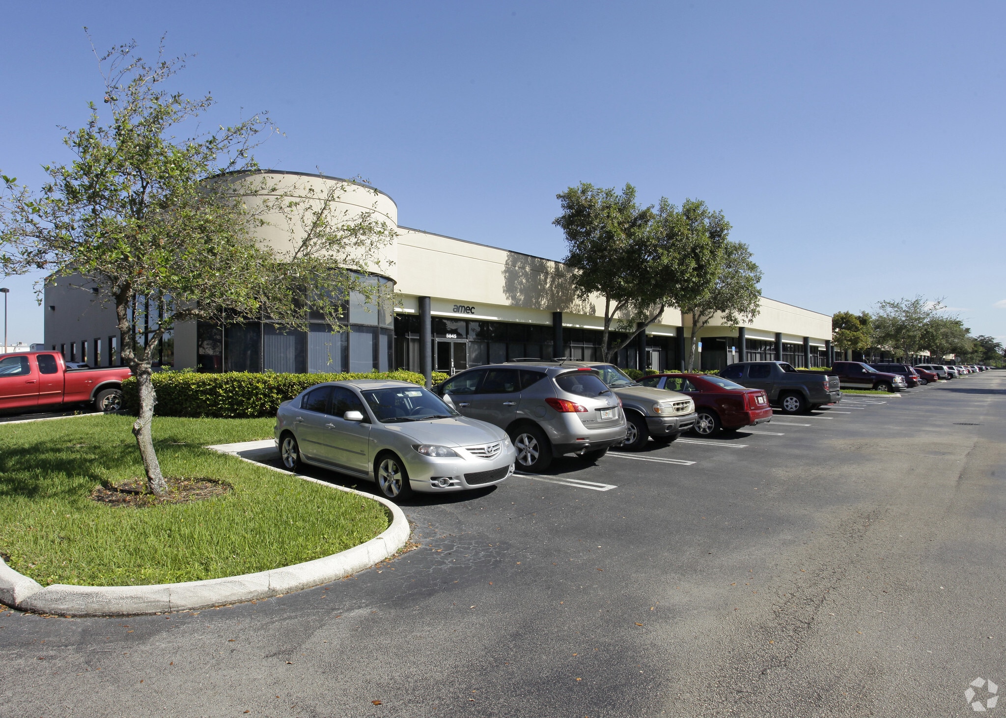 5825-5845 NW 158th St, Miami Lakes, FL à louer Photo principale– Image 1 sur 6