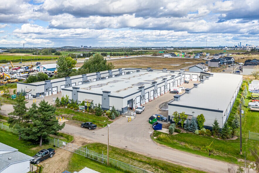 9903 209 St NW, Edmonton, AB à vendre - Photo principale – Image 2 sur 13