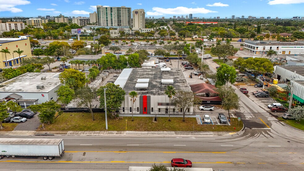590 SW 12th Ave, Pompano Beach, FL à louer - Photo de l’immeuble – Image 3 sur 26