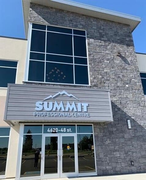 4620 48th St, Stony Plain, AB à louer - Photo de l’immeuble – Image 3 sur 8