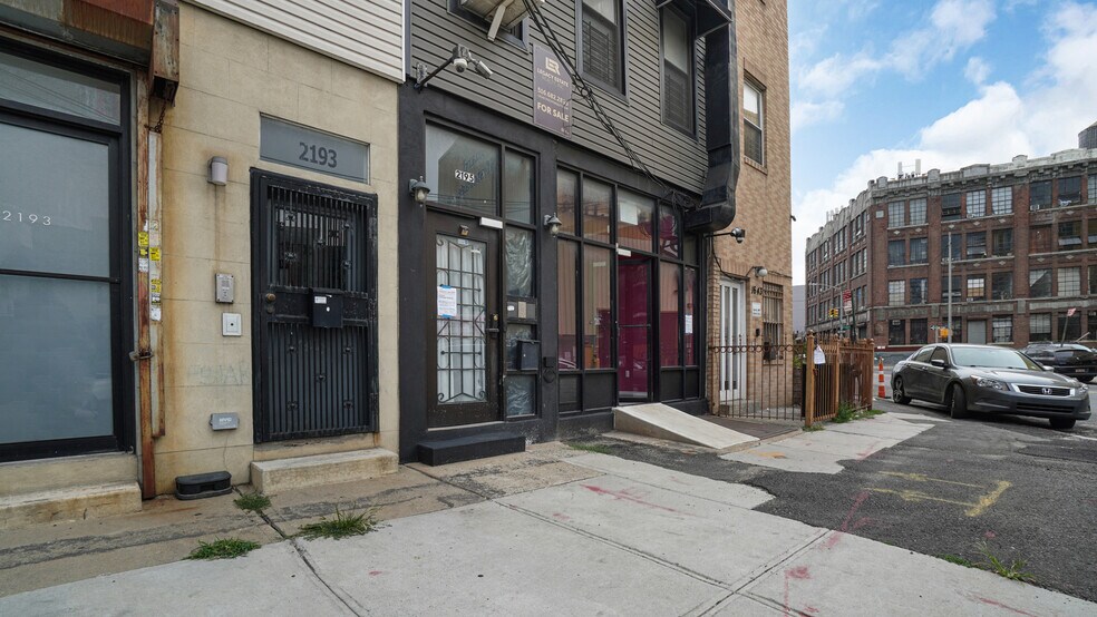 2195 Bergen St, Brooklyn, NY à vendre - Photo de l’immeuble – Image 1 sur 13