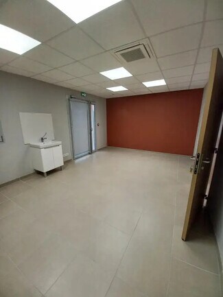 Plus de détails pour 9 Avenue Du Stade, Saint-Désert - Bureau à louer