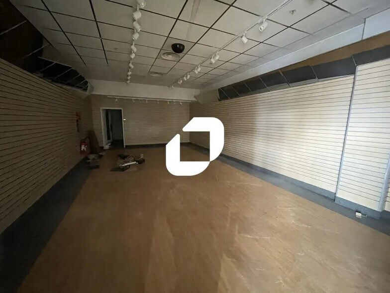 Local commercial dans Châlons-en-Champagne à louer - Photo de l’immeuble – Image 2 sur 3