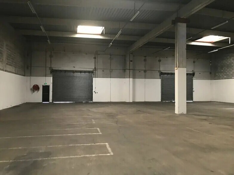 Industriel/Logistique dans Bruges à louer - Photo de l’immeuble – Image 2 sur 3