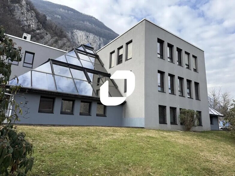 9 Bis Avenue De La Falaise, Sassenage à louer - Photo de l’immeuble – Image 1 sur 9