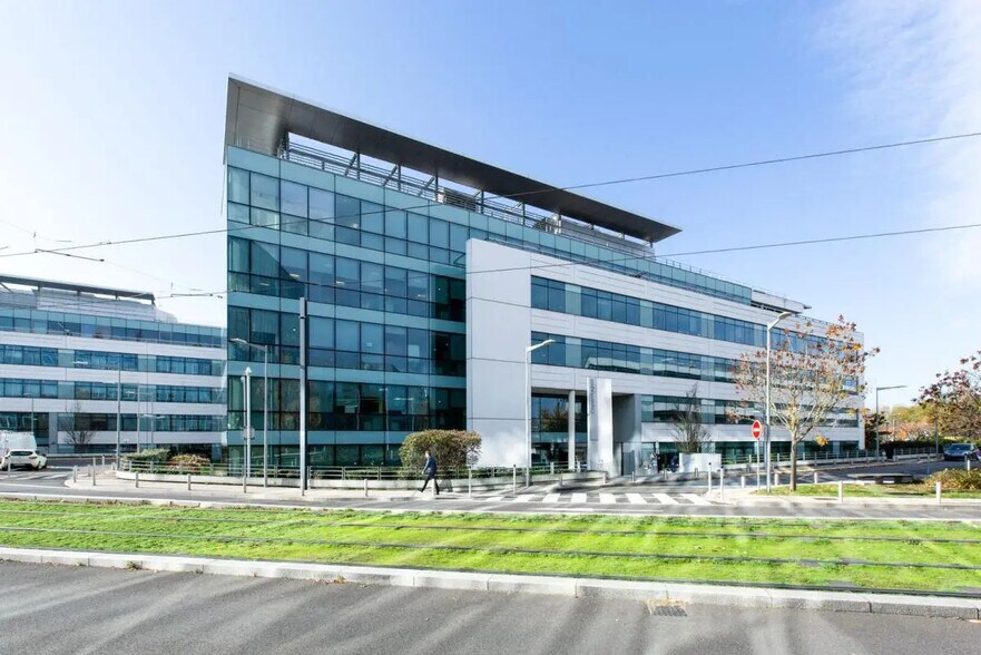 Paris Orly-Rungis, Rungis à louer - Photo de l’immeuble – Image 1 sur 3