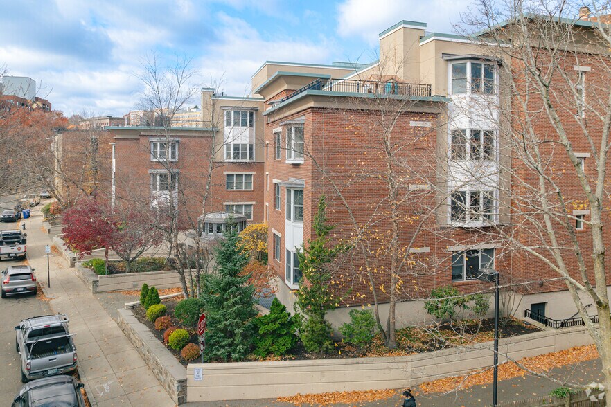 77 Marion St, Brookline, MA à vendre - Photo de l’immeuble – Image 3 sur 5