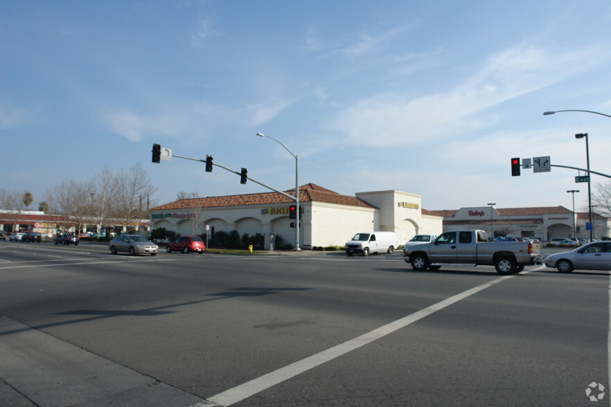 241 W East Ave, Chico, CA à louer - Photo de l’immeuble – Image 2 sur 14