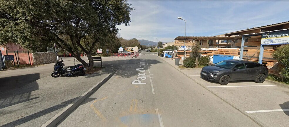 Local d’activités dans Mouans-Sartoux à louer - Photo de l’immeuble – Image 2 sur 2