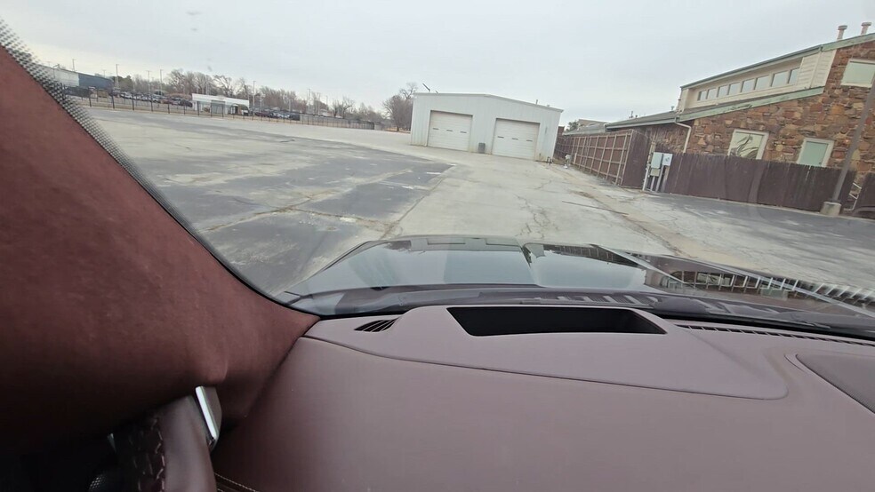 8131 E 31st Ct, Tulsa, OK à vendre - Vidéo sur l’annonce professionnelle – Image 2 sur 4