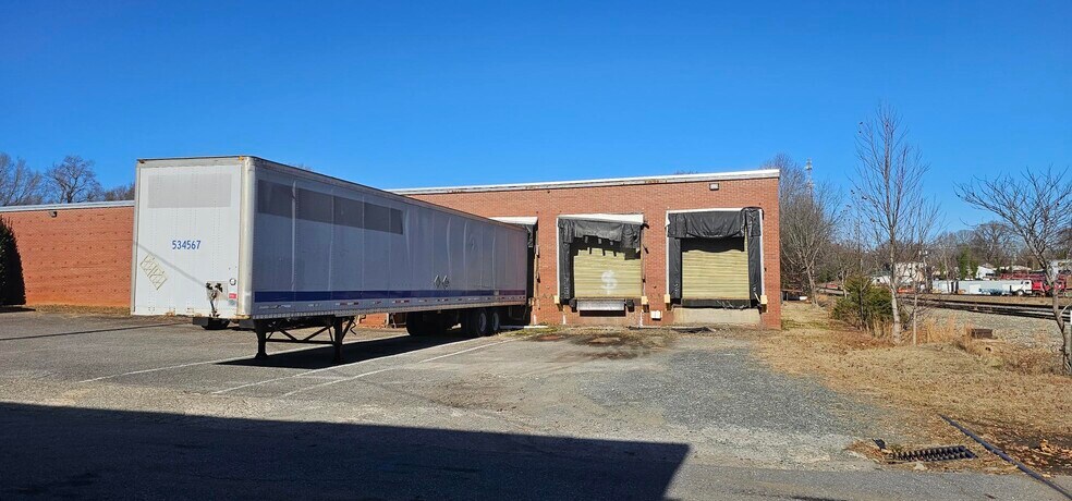 110 E 15th St, Newton, NC à louer - Photo de l’immeuble – Image 3 sur 6
