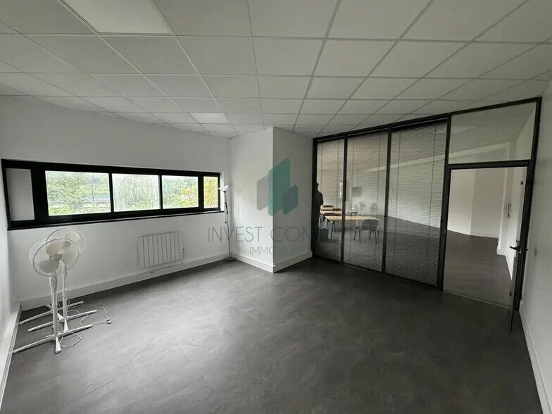 Local d’activités dans Saint-Denis à louer - Photo de l’immeuble – Image 1 sur 8