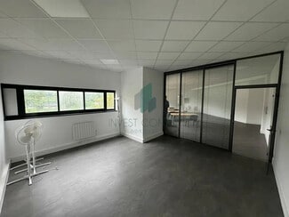 Plus de détails pour Local d'activités à louer