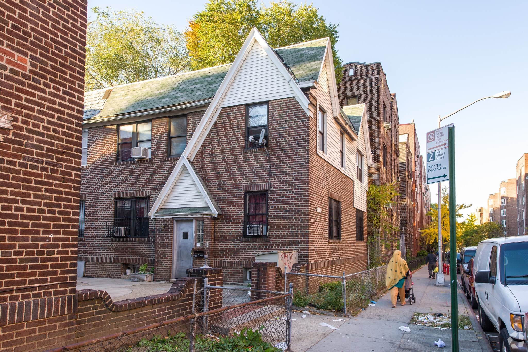 35-48 73rd St, Jackson Heights, NY à vendre Photo principale– Image 1 sur 3