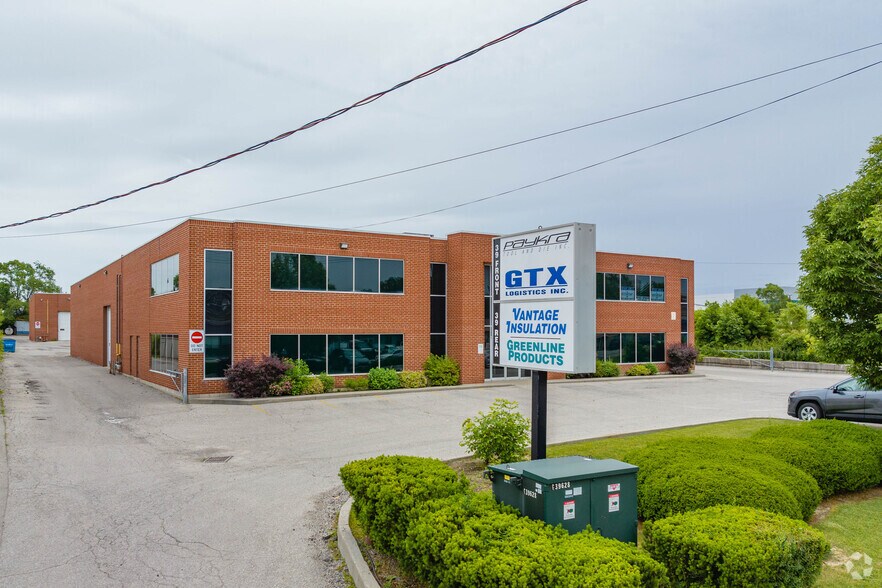 39 Rivalda Rd, Toronto, ON à louer - Photo principale – Image 1 sur 5