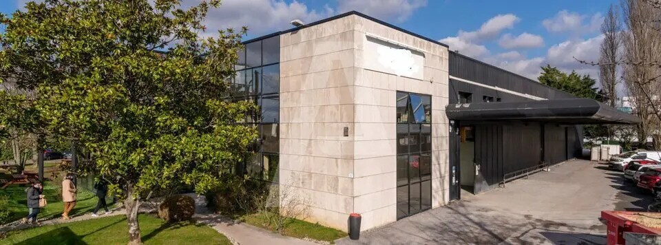 Local d’activités dans Palaiseau à louer - Photo de l’immeuble – Image 3 sur 12