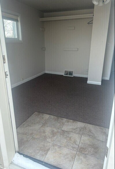10433 N Holly Rd, Holly, MI à louer - Photo de l’immeuble – Image 3 sur 7