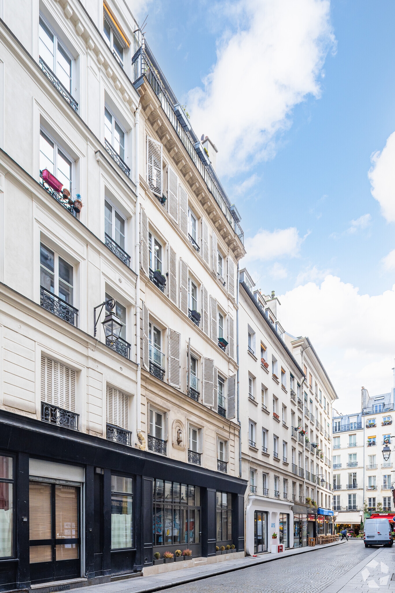 Immeuble residentiel dans Paris à vendre Photo principale– Image 1 sur 1