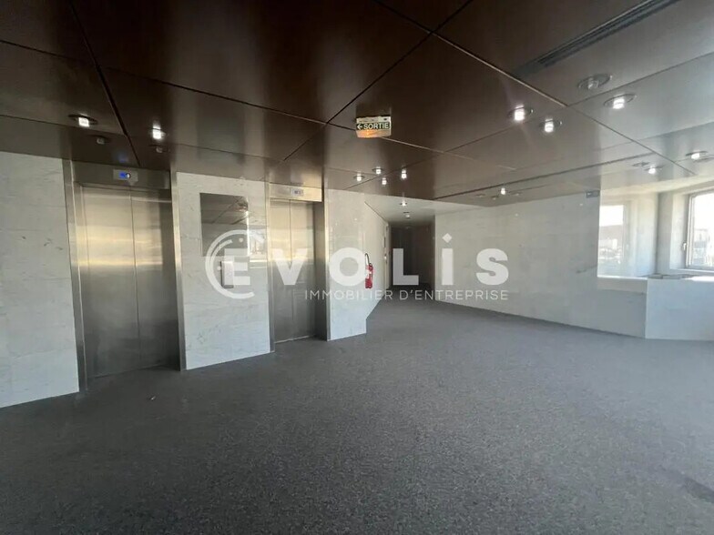 Bureau dans Noisy-le-Grand à louer - Hall d’entrée – Image 3 sur 24