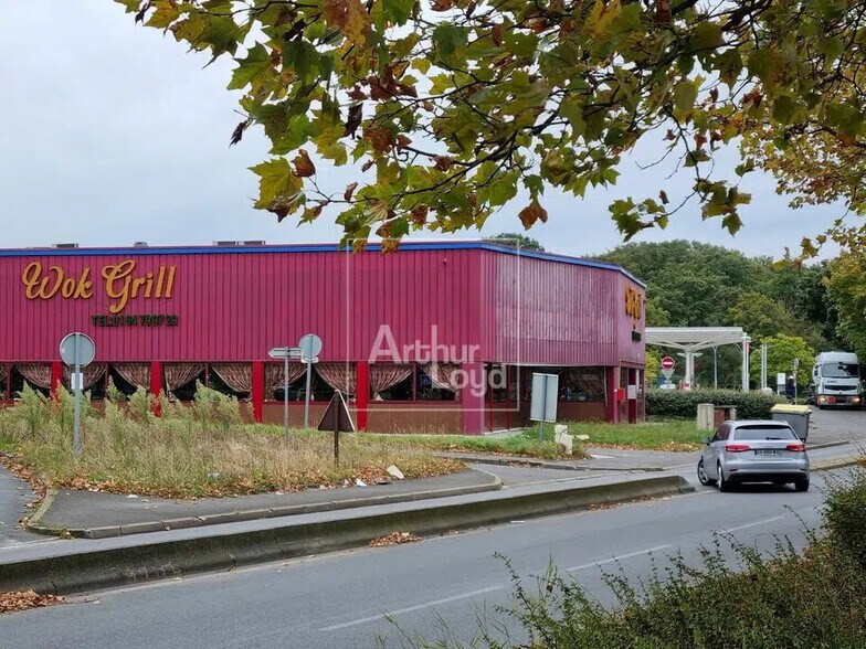 Local commercial dans Savigny-le-Temple à louer - Photo de l’immeuble – Image 3 sur 4