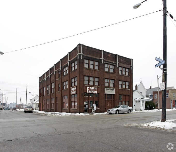 660 W Tuscarawas Ave, Barberton, OH à vendre - Photo de l’immeuble – Image 2 sur 4