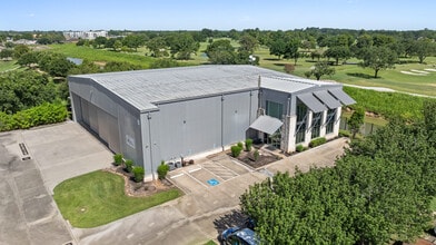 18000 Groeschke Rd, Houston, TX à louer Photo de l’immeuble– Image 2 sur 3