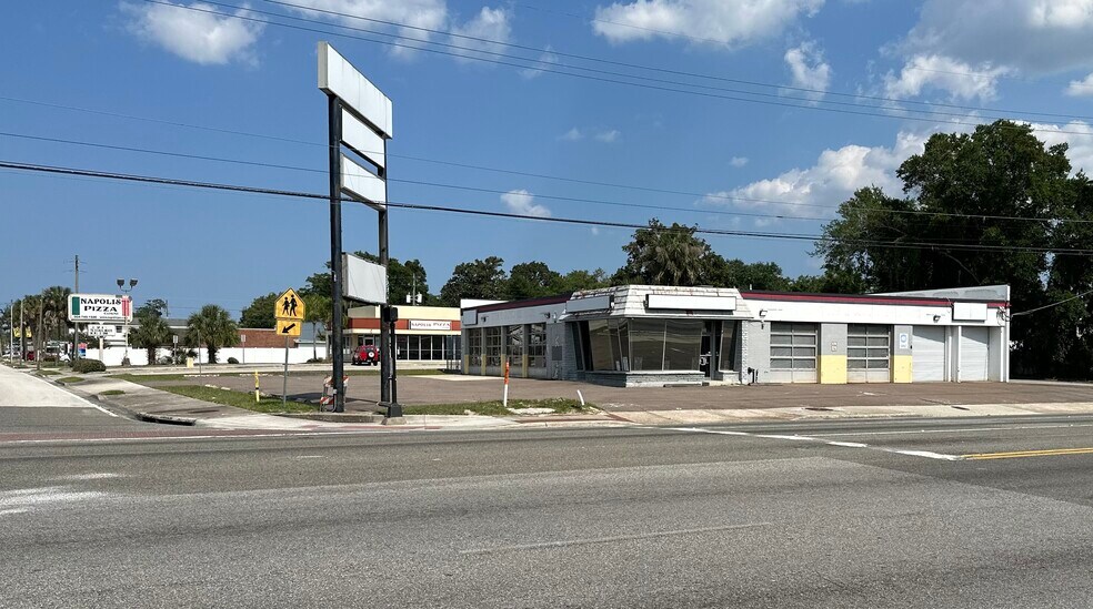 1227 University Blvd N, Jacksonville, FL à vendre - Photo de l’immeuble – Image 2 sur 19