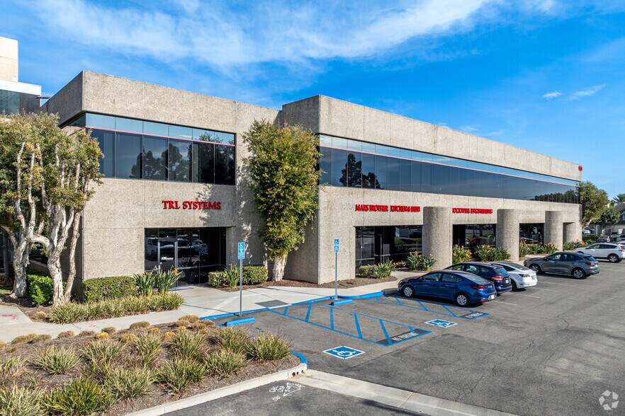 Pacific Tustin Commercenter portefeuille de 3 biens à vendre sur LoopNet.fr - Photo de l’immeuble – Image 3 sur 18