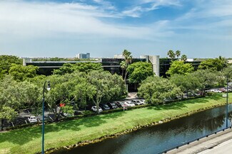 Plus de détails pour 2 S University Dr, Plantation, FL - Bureau à louer