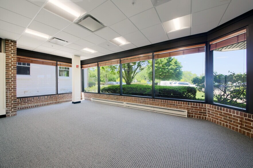 191 E Deerpath Rd, Lake Forest, IL à vendre - Photo de l’immeuble – Image 2 sur 13