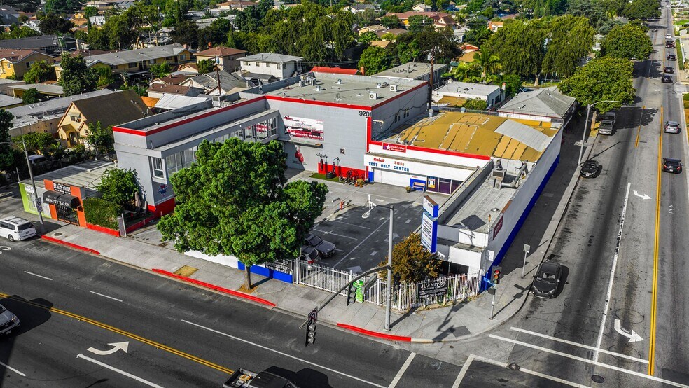 9201 California Ave, South Gate, CA à vendre - Photo de l’immeuble – Image 1 sur 55