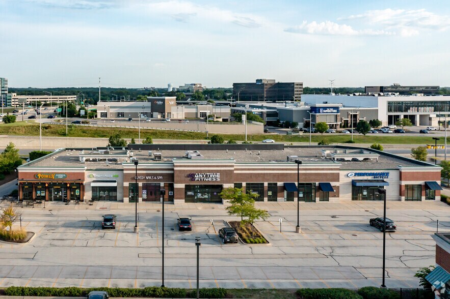 2830 S Highland Ave, Lombard, IL à louer - Photo de l’immeuble – Image 2 sur 11